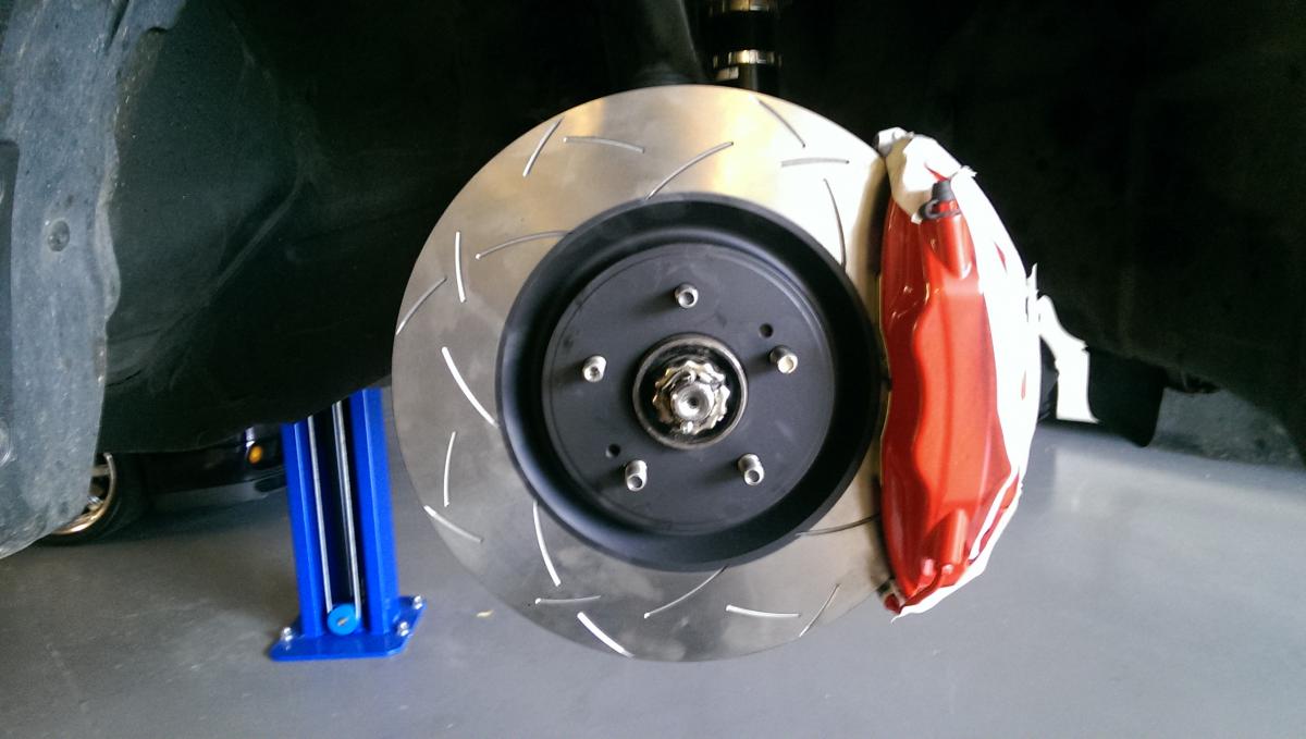Evo 9/10 Brembo Brake Kit - For Sale (Private Car Parts and Accessories