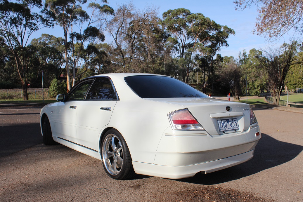Nissan gloria 2001