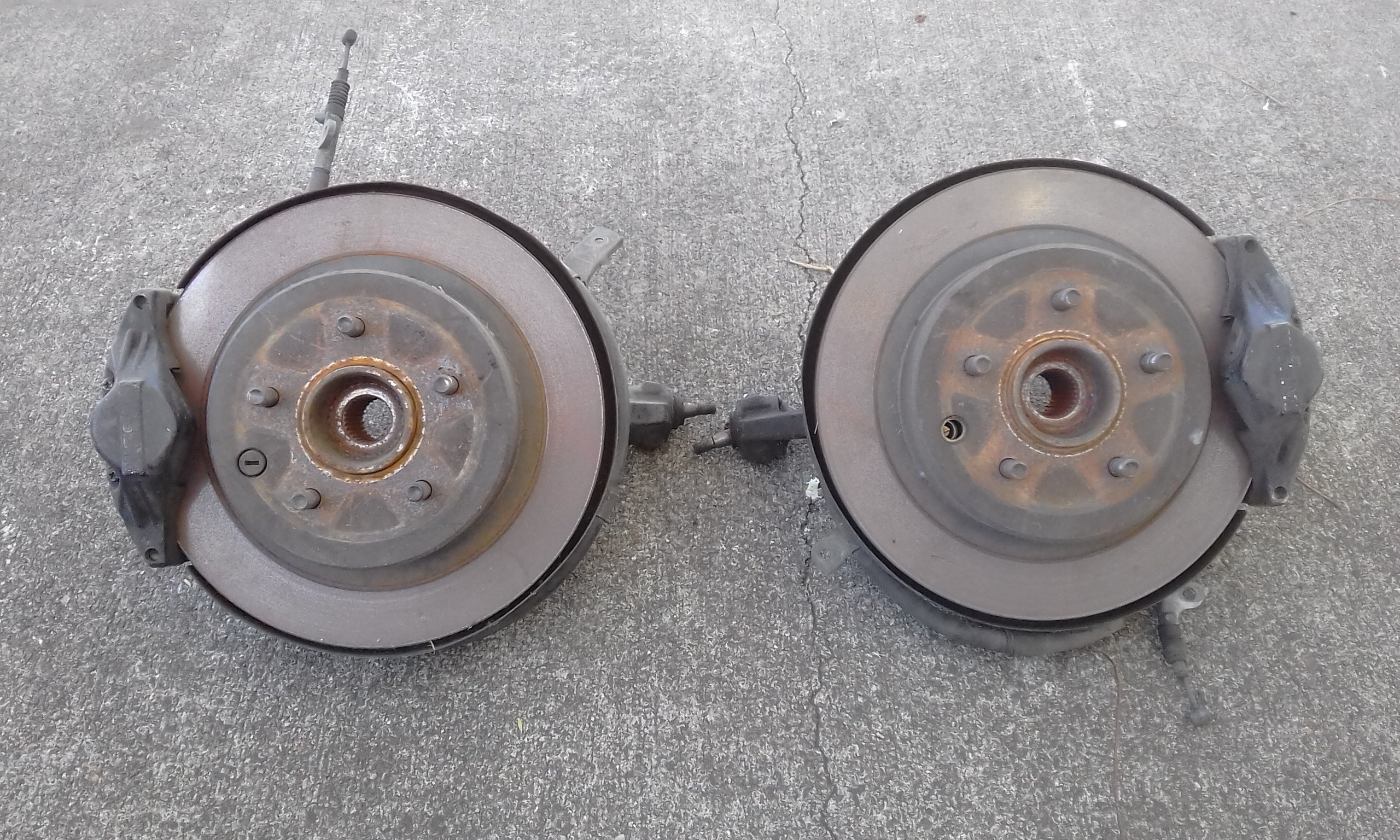 R33 REAR 5 STUD HUBS AND BRAKES, TYERS, NISMO HORN - For Sale (Private ...